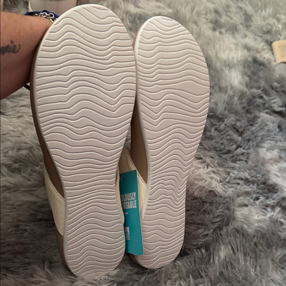 Reef Women's Sandals in Cream and Tan - Picture 2 of 5